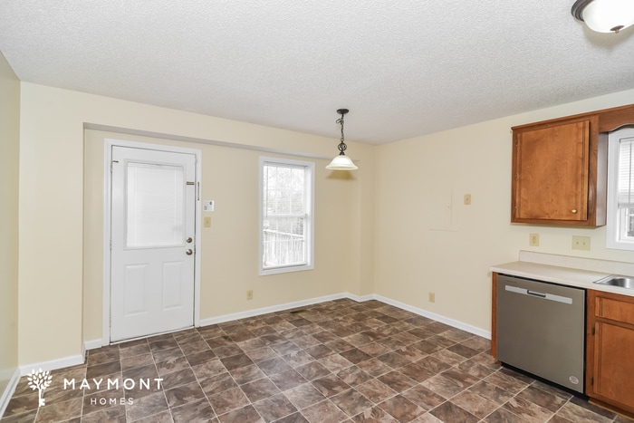 Building Photo - 129 Monarch Ln