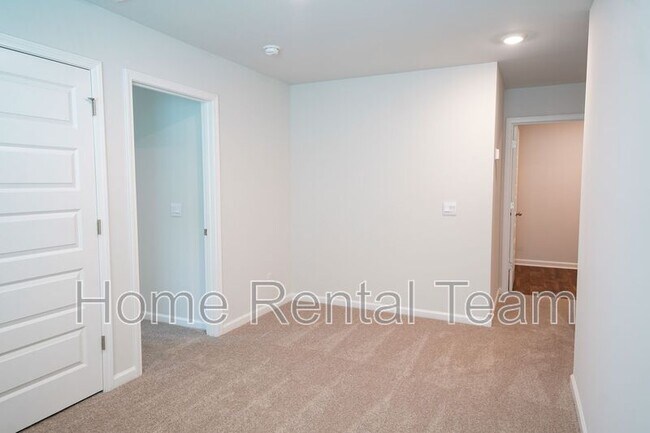Building Photo - 123 Painted Lady Loop