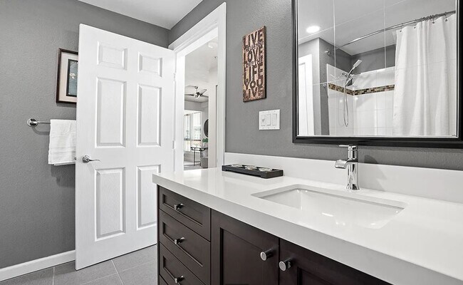 Building Photo - 1240 India St