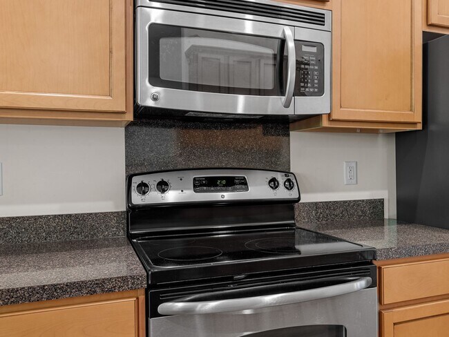 Building Photo - LUXURY RENTAL: Exquisite 4 BR, 2 BA, 2 Car...