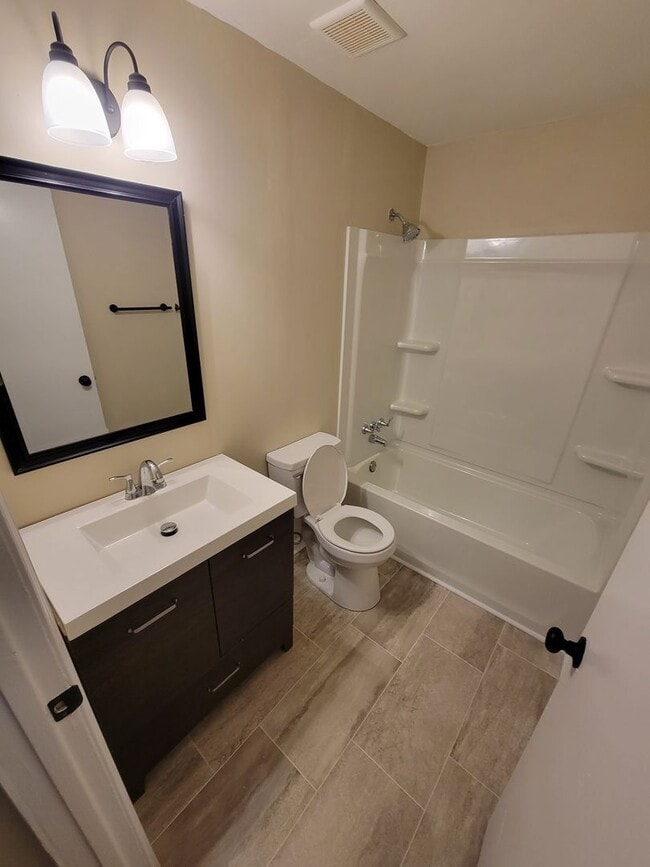 Building Photo - 4 Bed, 1 Bath Home off Woodruff Road is Available