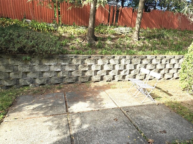 Building Photo - 11 Oldwood Rd S