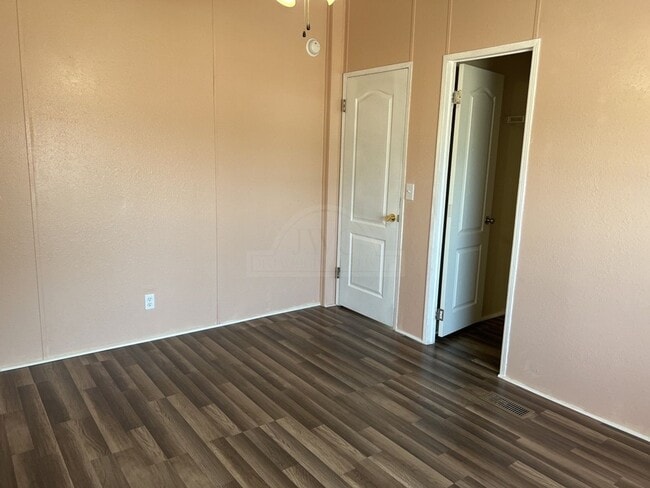 Building Photo - 5013 Tiffany Cir