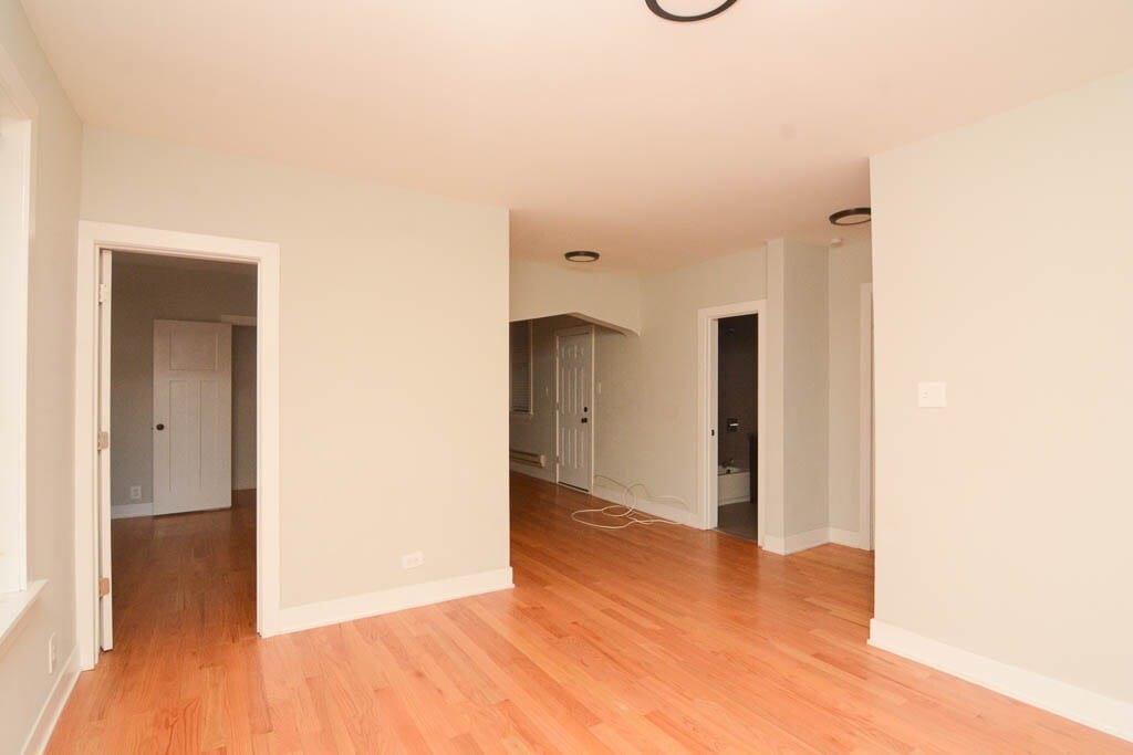 Building Photo - 4242 N Wolcott Ave