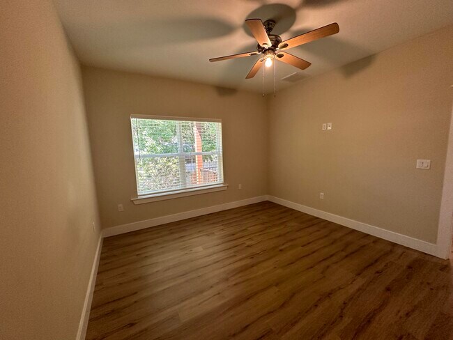 Building Photo - 605 3rd St