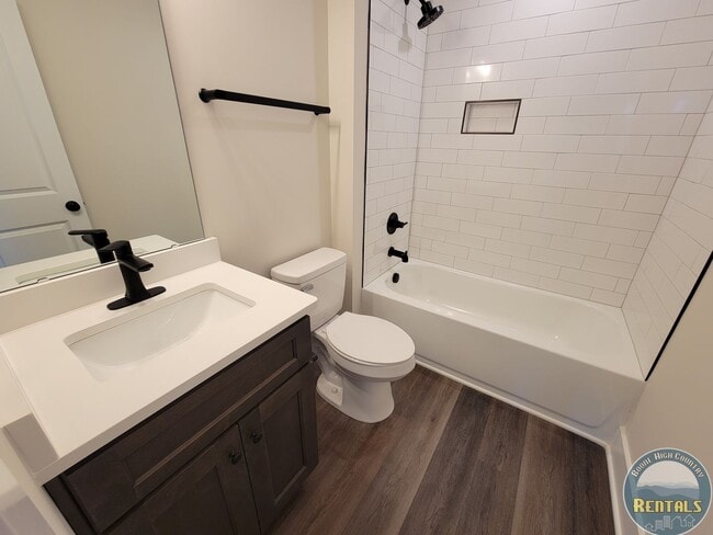Building Photo - Hampton Estates Townhomes