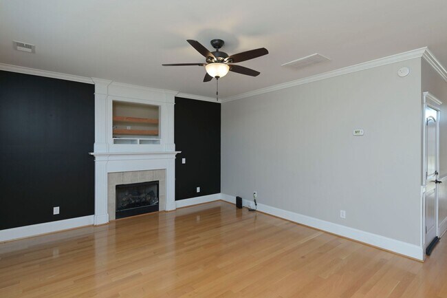 Building Photo - 3 Bedroom 2.5 bath low maintenance living for rent!