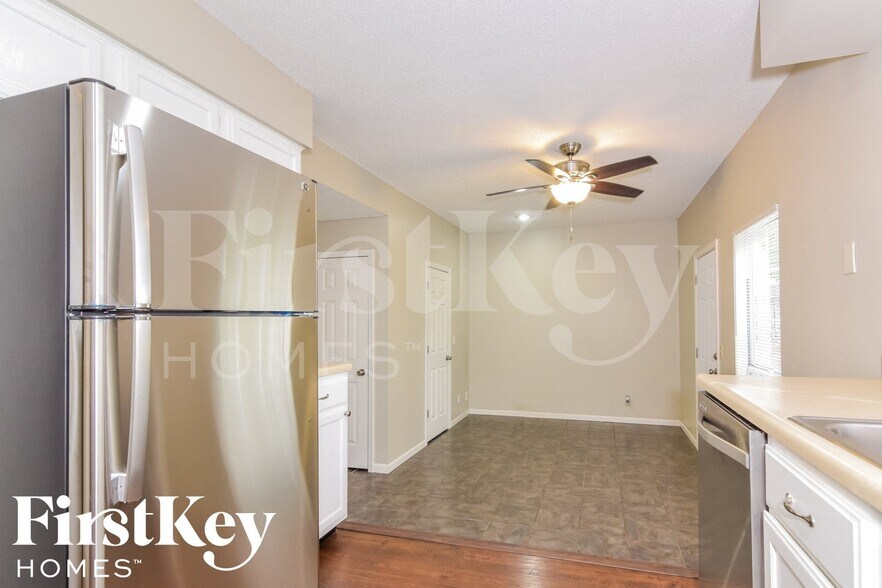 Building Photo - 1424 N Lucy Montgomery Way