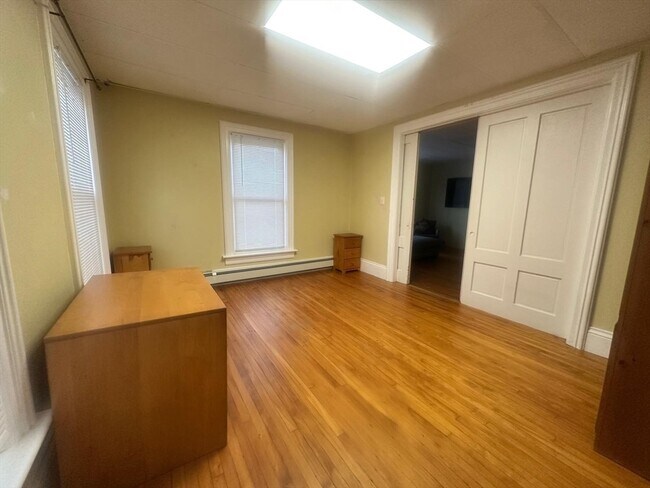 Building Photo - 163 Austin St