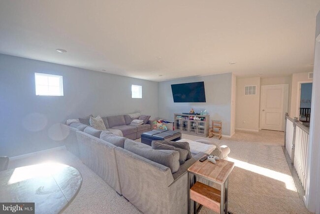 Building Photo - 65 Westmont Dr