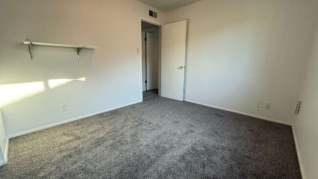 Building Photo - Beautiful Updated Kitchen ,  Large Backyard with Large Covered Patio