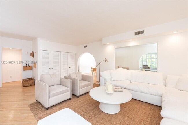 Building Photo - 9940 Collins Ave