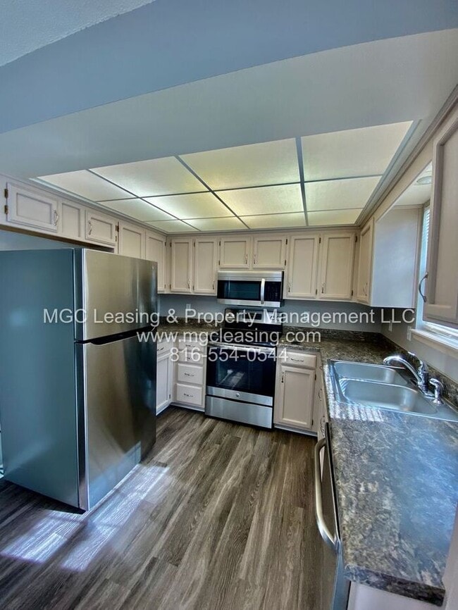 Building Photo - Spacious Comfort Meets Small-Town Charm – ...