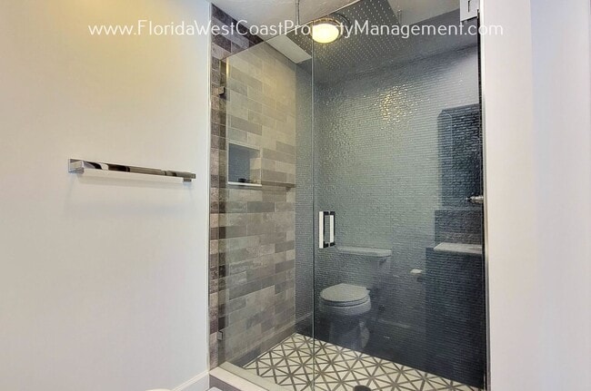 Building Photo - 5428 Beneva Woods Way