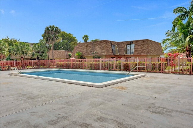 Building Photo - 2614 W 65th St