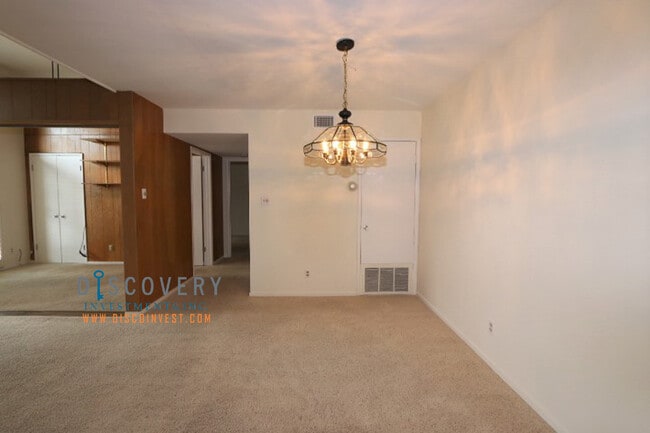 Building Photo - Contemporary North Berkeley Mid-Century 1 Bedroom Condominium