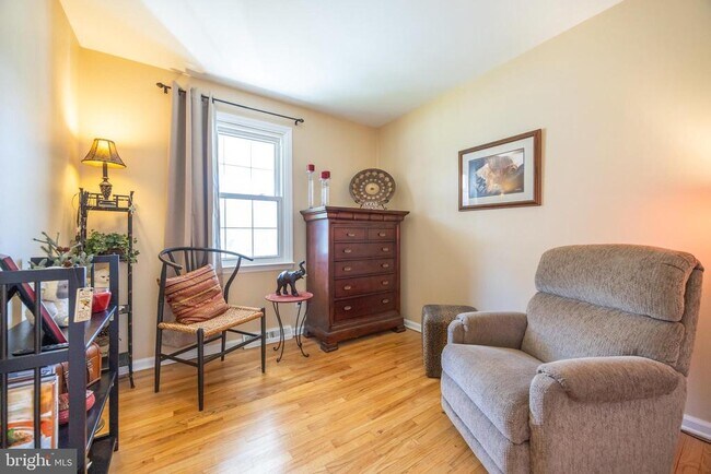 Building Photo - 120 Marta Dr