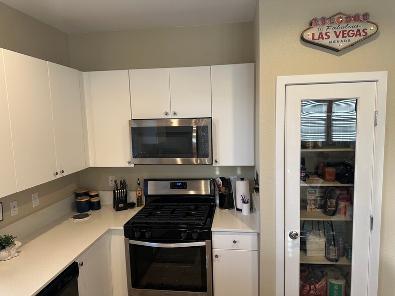 Building Photo - 11257 Rainbow Peak Ave