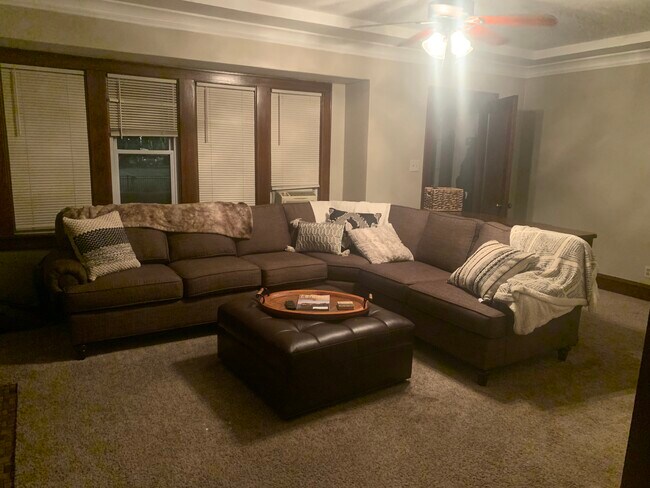 Family Room - 422 W Harrison Ave
