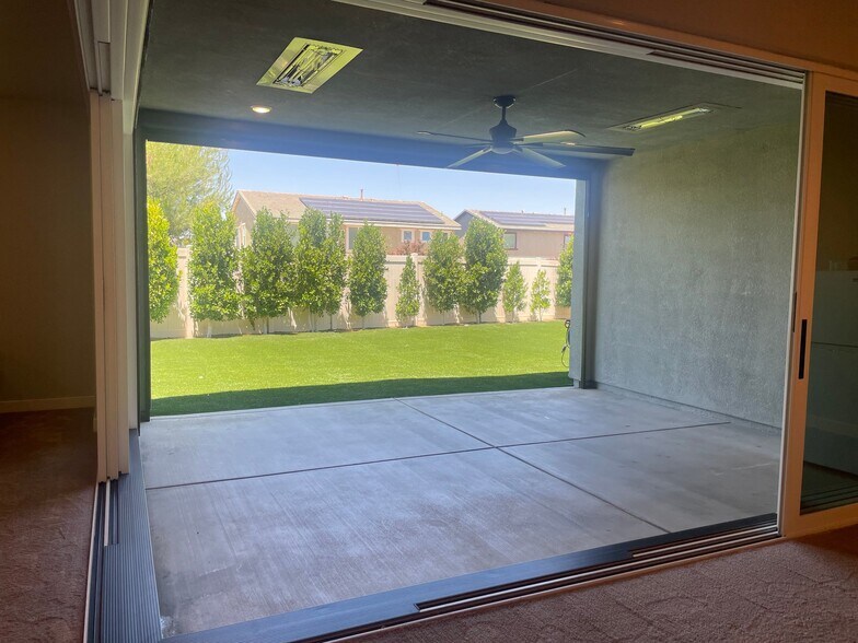 Building Photo - 29646 Saddlebred Cir