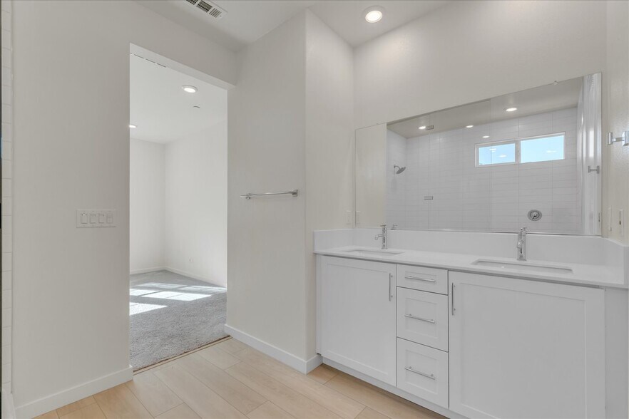 Building Photo - 27116 Valley Oak Pl