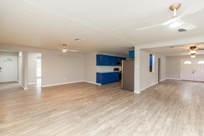Building Photo - 311 Pinemont Dr