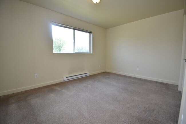 Building Photo - 807 W Villard St