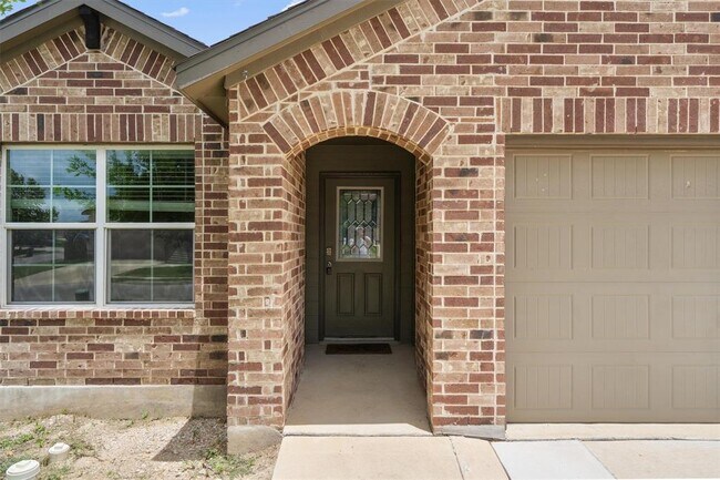 Building Photo - 116 Miles Dr