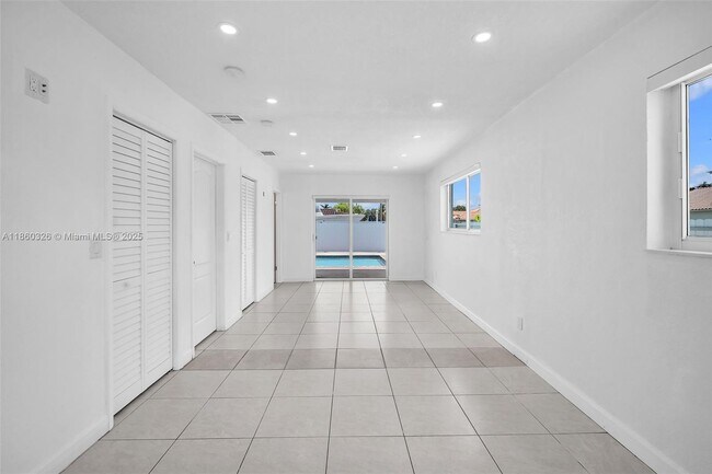 Building Photo - 3341 SW 94th Ct
