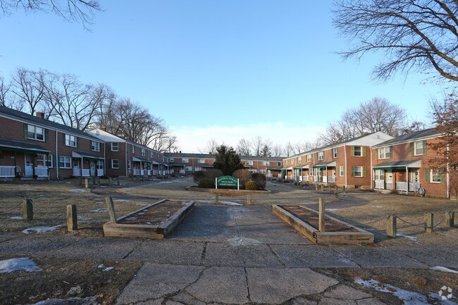 Building Photo - Central Court