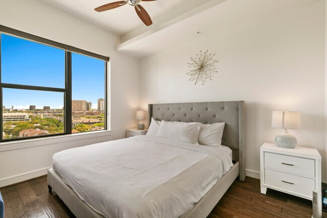 Building Photo - 101 Bowen St