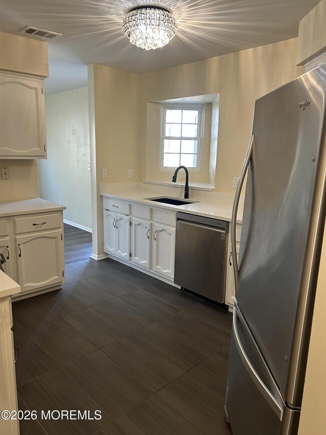 Building Photo - 1021 Waters Edge Dr