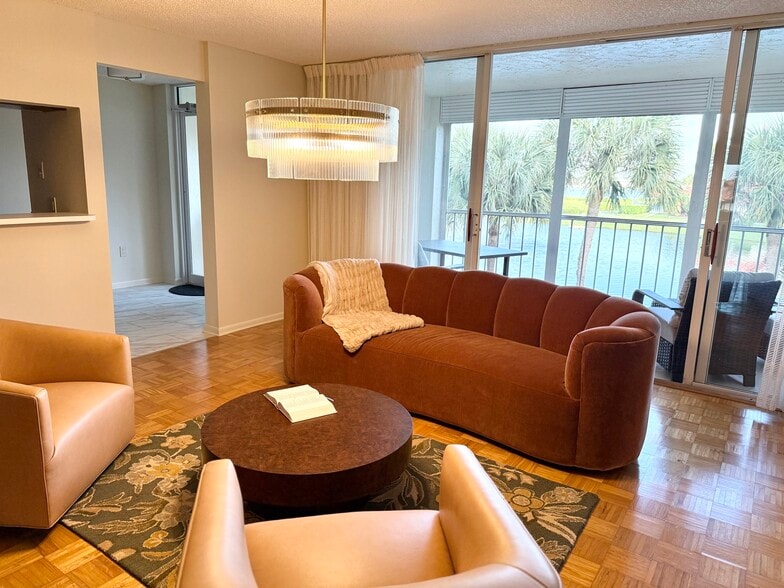 Building Photo - 102 Half Moon Cir