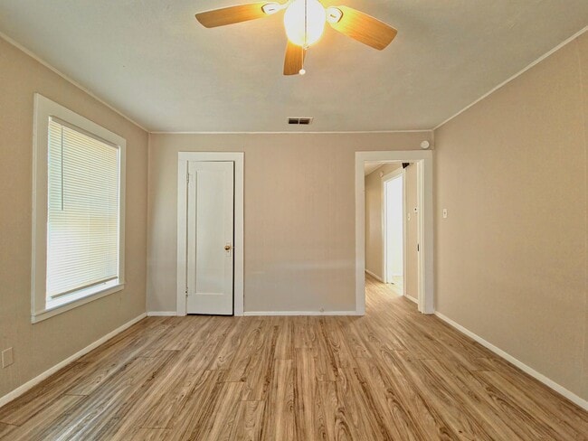 Building Photo - Cozy 2 Bedroom Home