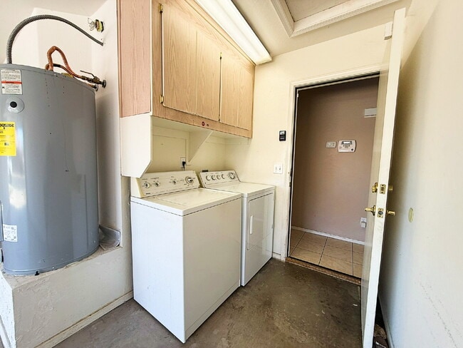 Building Photo - Well-maintained single-story home in the desirable Ashton Ranch community of Surprise.