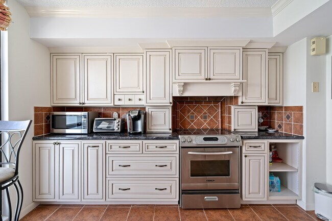 Building Photo - 5380 N Ocean Dr