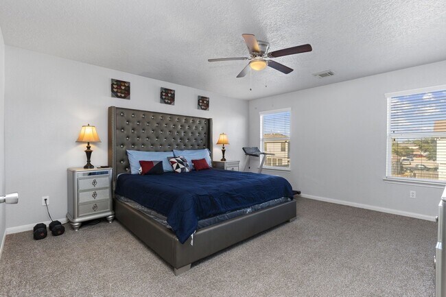 Building Photo - 29326 Legends Green Dr