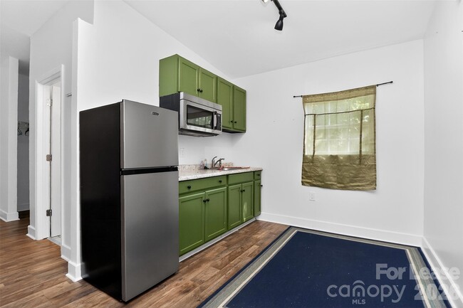 Building Photo - 1954 Garibaldi Ave