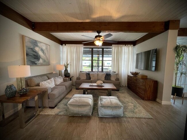 Building Photo - 605 Kensington Pl