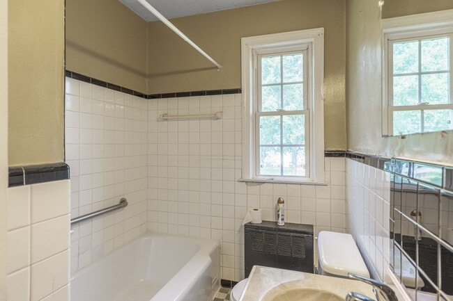 Building Photo - Historic Apartment located a short drive from Elon!