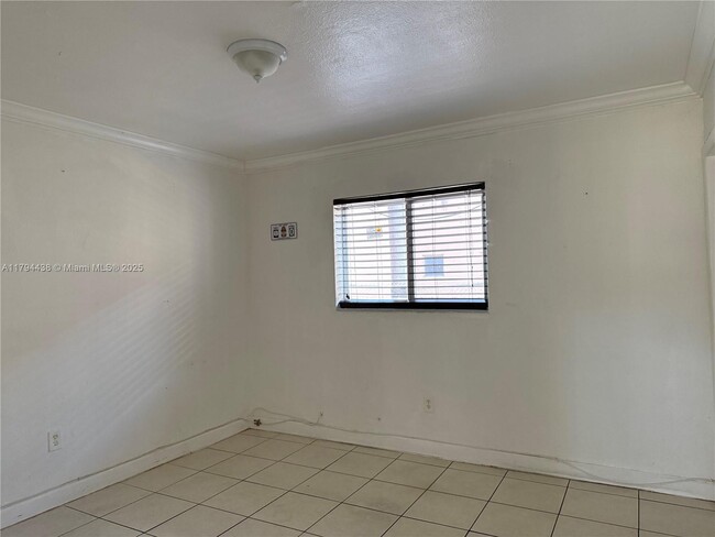 Building Photo - 890 NW 45th Ave