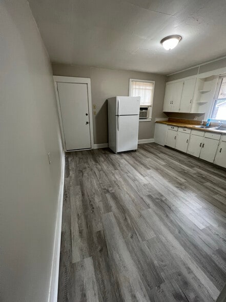 Building Photo - 1627 Lacy St