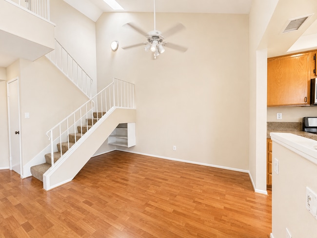 Building Photo - Beautiful 2 Bedroom Condo with fresh paint, flooring for Rent