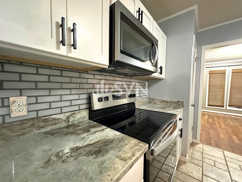 Building Photo - 662 Ridgewood Dr