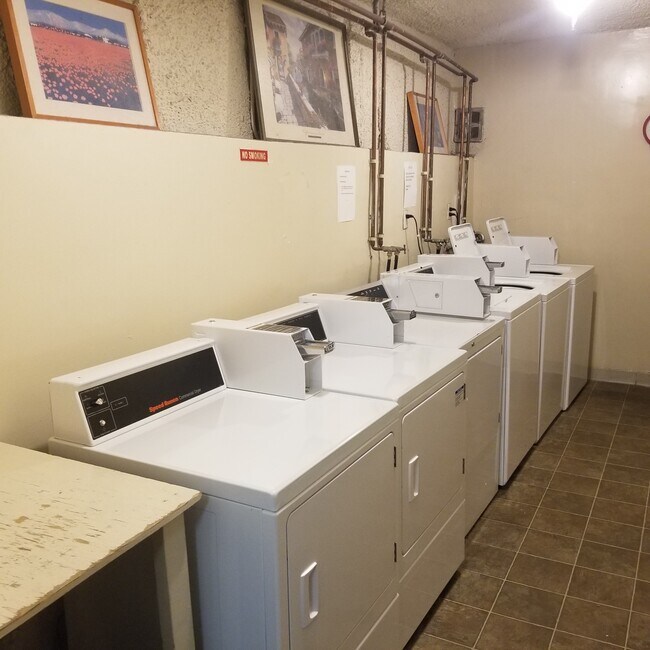 Great Laundry Room (in Lobby) - 3717 Bagley Ave