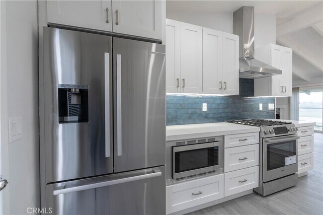 Building Photo - 633 Vista Bonita