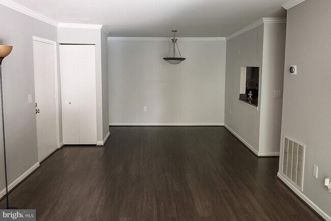 Building Photo - 18300 Streamside Dr