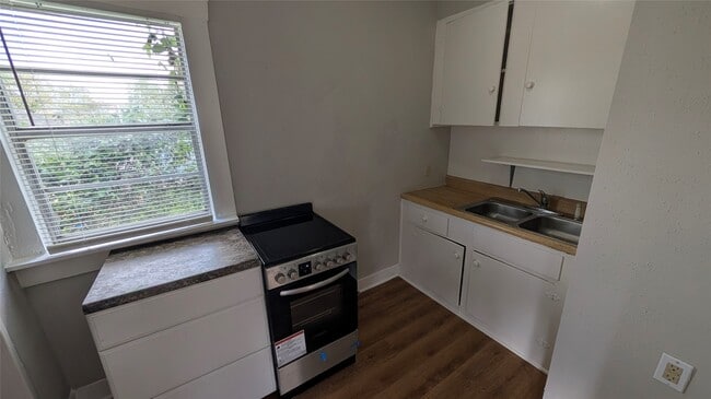 Building Photo - 6523 Avenue C