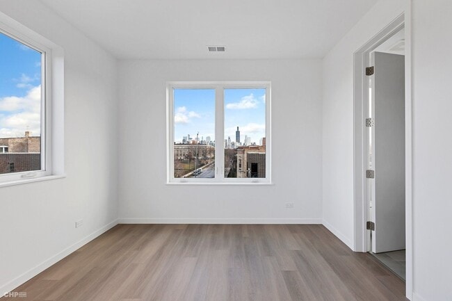 Building Photo - 204 S Leavitt St