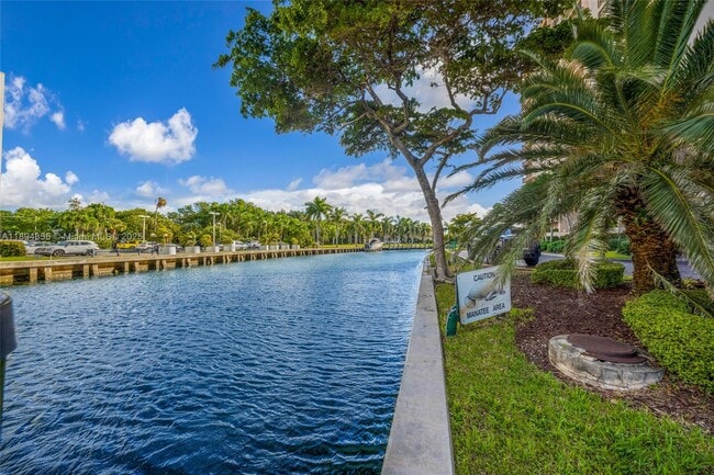 Building Photo - 1800 NE 114th St